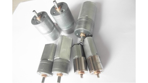 深圳麻豆一二三区AV传媒与普通直流电机厂家为您揭秘:麻豆一二三区AV传媒与普通直流电机的区别有哪些？